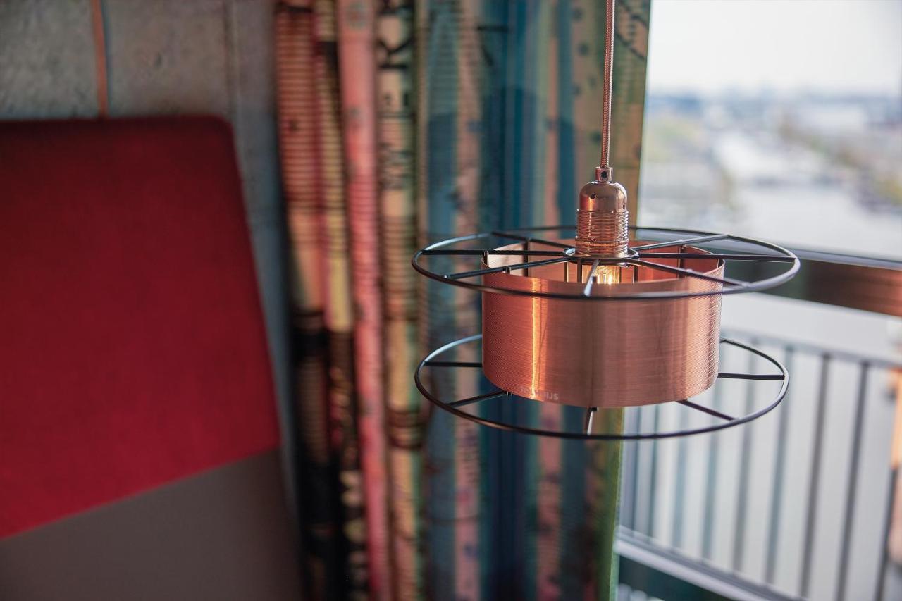 Inntel Hotels Amsterdam Landmark Eksteriør billede "The lamp is a work of art"